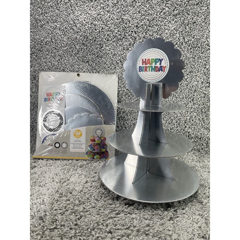 Wilton Light Up Tree Stand Hold 24 Cupcakes Includes 3 Treat Topper Stickers